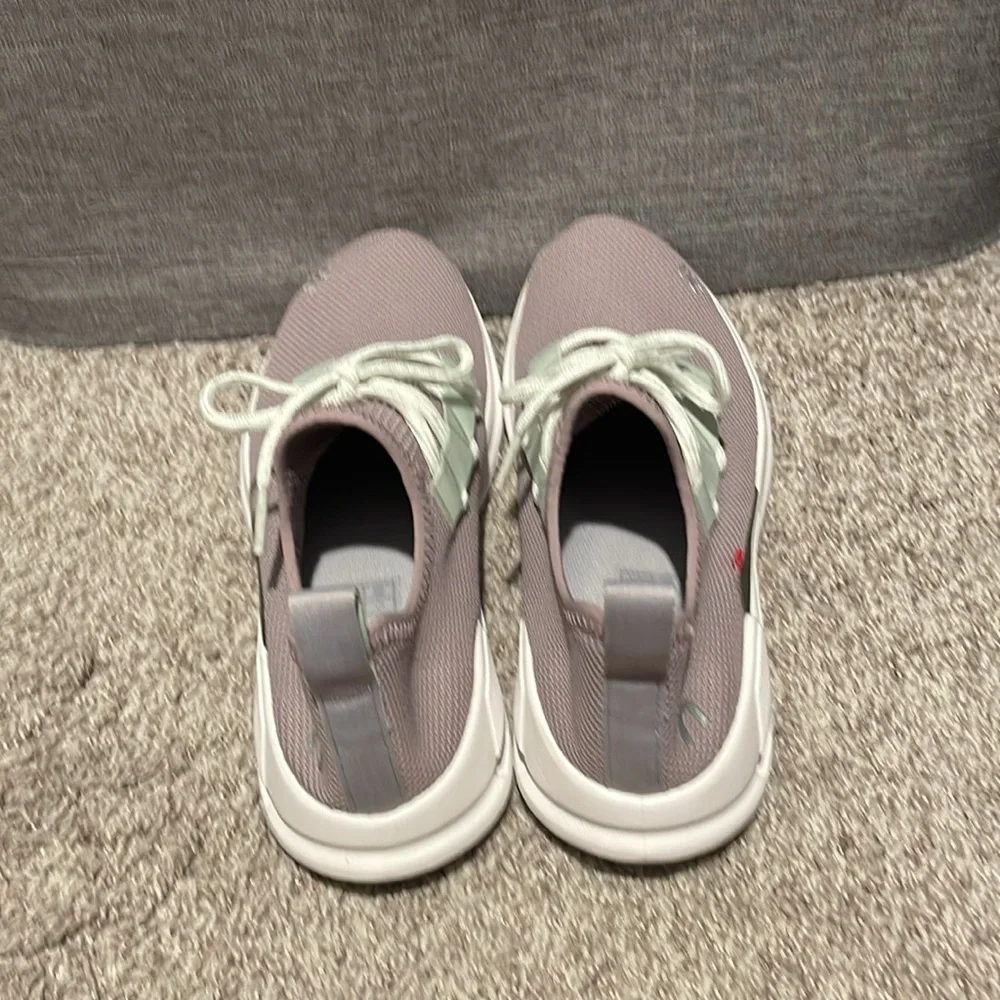 On Cloudeasy Sneakers - Picture 3 of 5